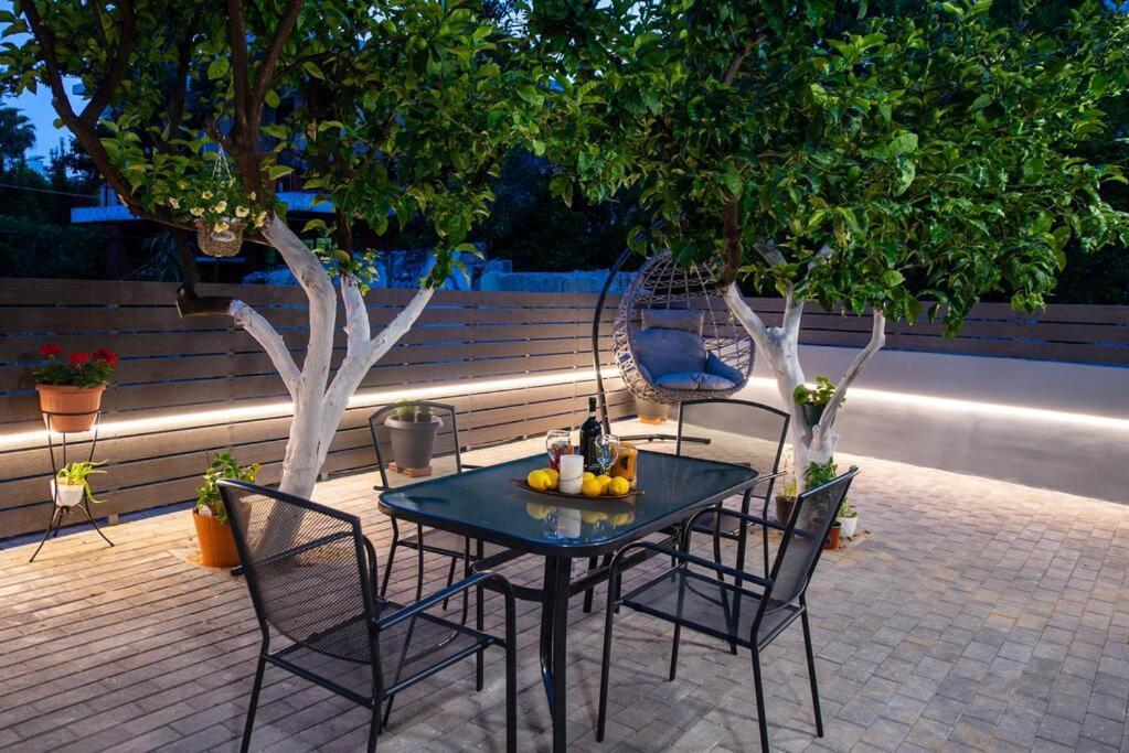 Lemon Garden Stylish Private Apartment Kalamata Esterno foto