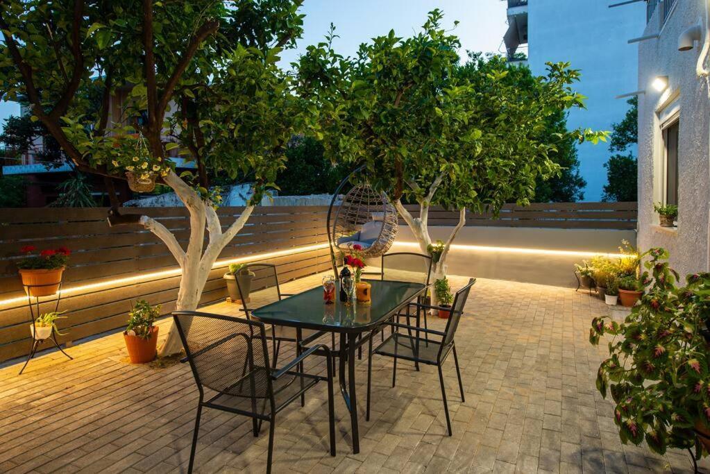 Lemon Garden Stylish Private Apartment Kalamata Esterno foto