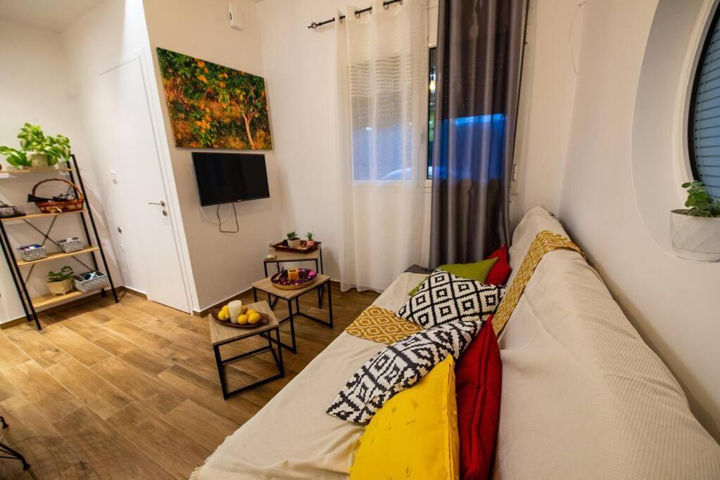 Lemon Garden Stylish Private Apartment Kalamata Esterno foto