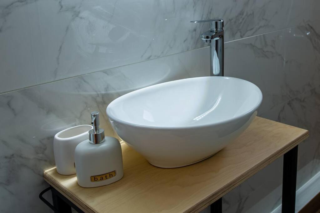 Lemon Garden Stylish Private Apartment Kalamata Esterno foto