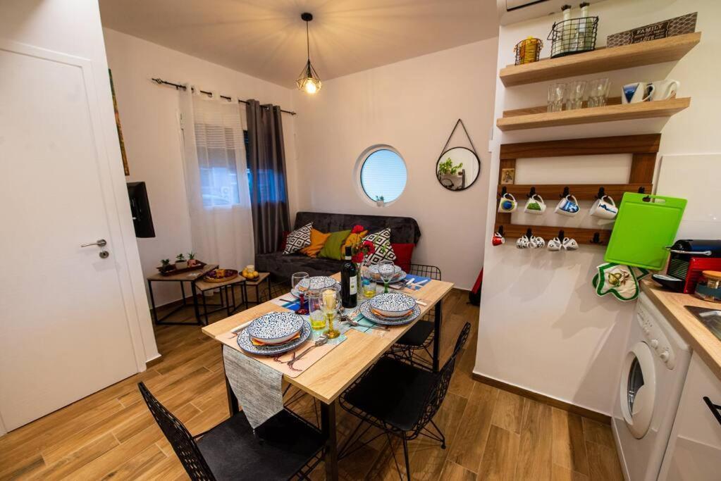 Lemon Garden Stylish Private Apartment Kalamata Esterno foto