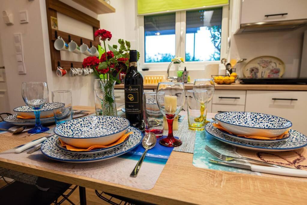 Lemon Garden Stylish Private Apartment Kalamata Esterno foto