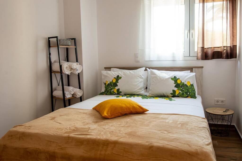 Lemon Garden Stylish Private Apartment Kalamata Esterno foto