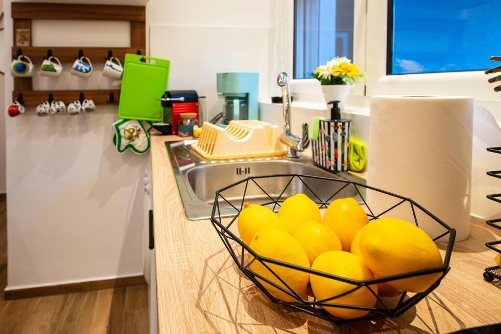 Lemon Garden Stylish Private Apartment Kalamata Esterno foto