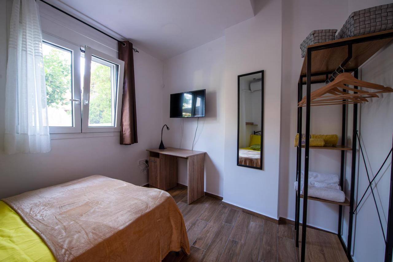 Lemon Garden Stylish Private Apartment Kalamata Esterno foto