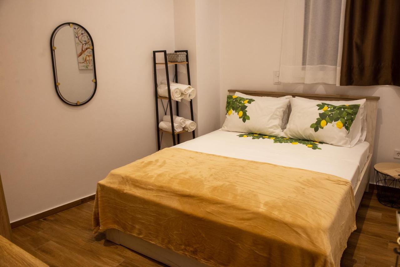 Lemon Garden Stylish Private Apartment Kalamata Esterno foto