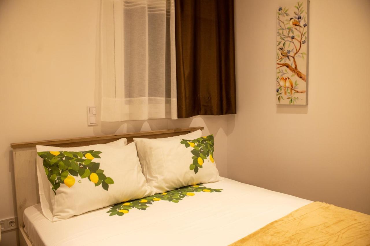 Lemon Garden Stylish Private Apartment Kalamata Esterno foto