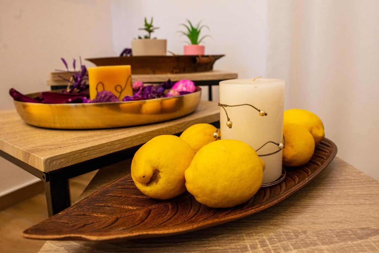 Lemon Garden Stylish Private Apartment Kalamata Esterno foto